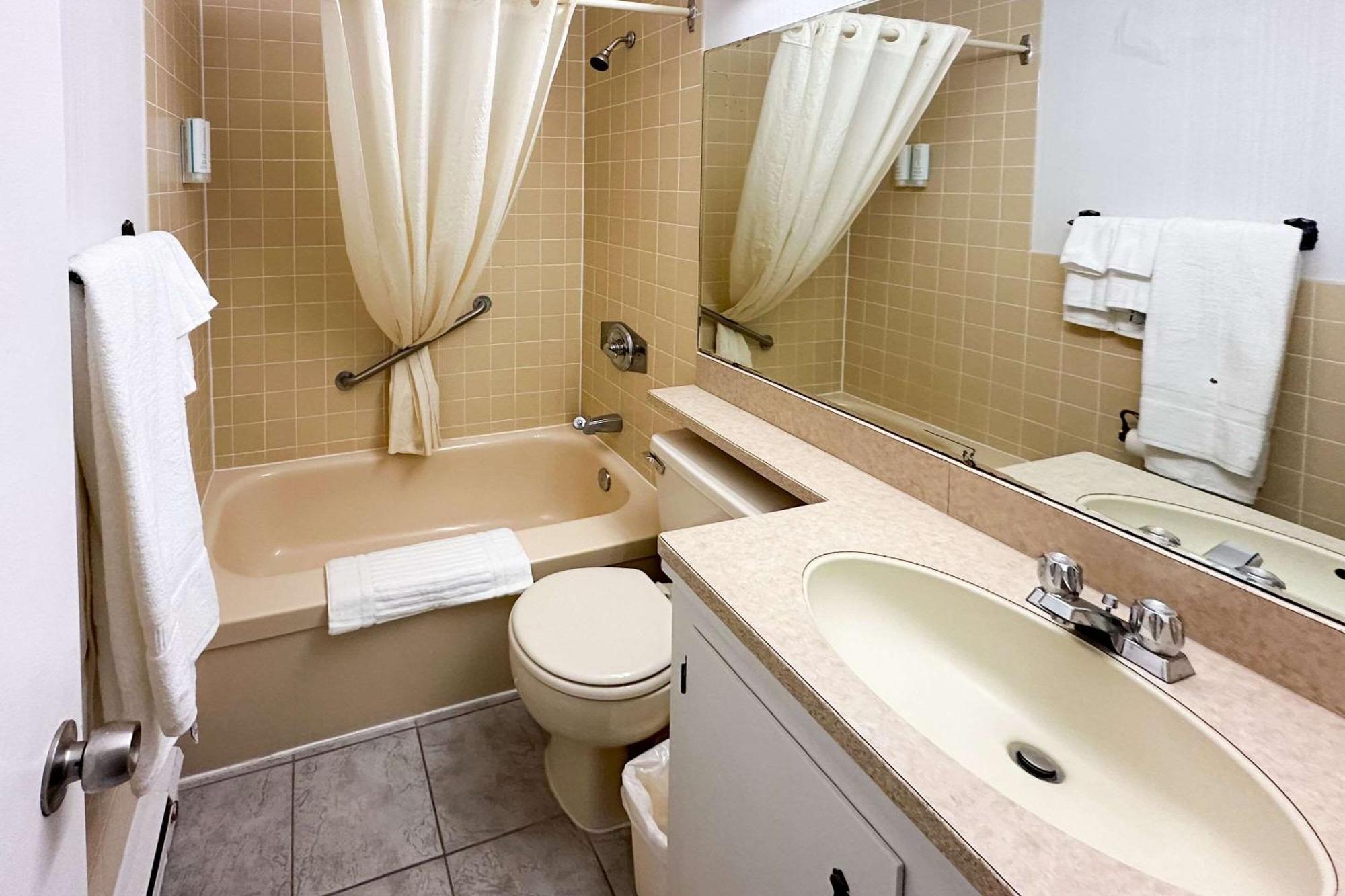 Rodeway Inn 3*